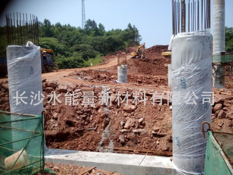 立面養(yǎng)護(hù)膜的現(xiàn)場施工圖